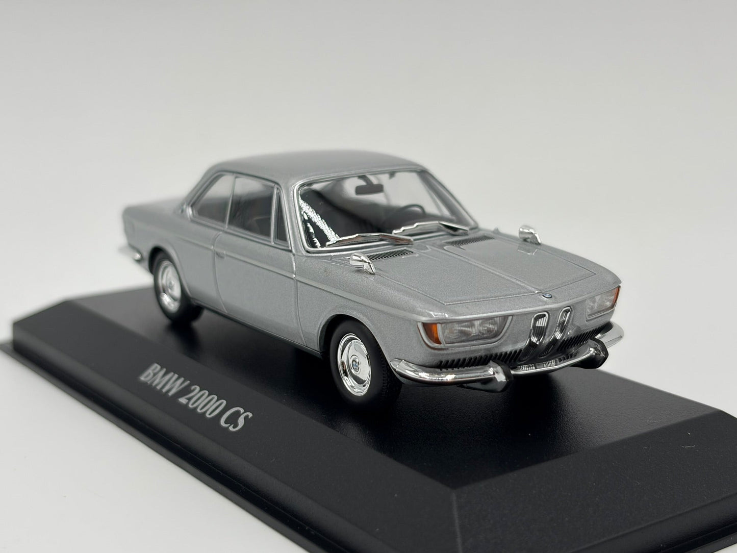 1/43 1967 BMW 2000 CS - Maxichamps | Model Car