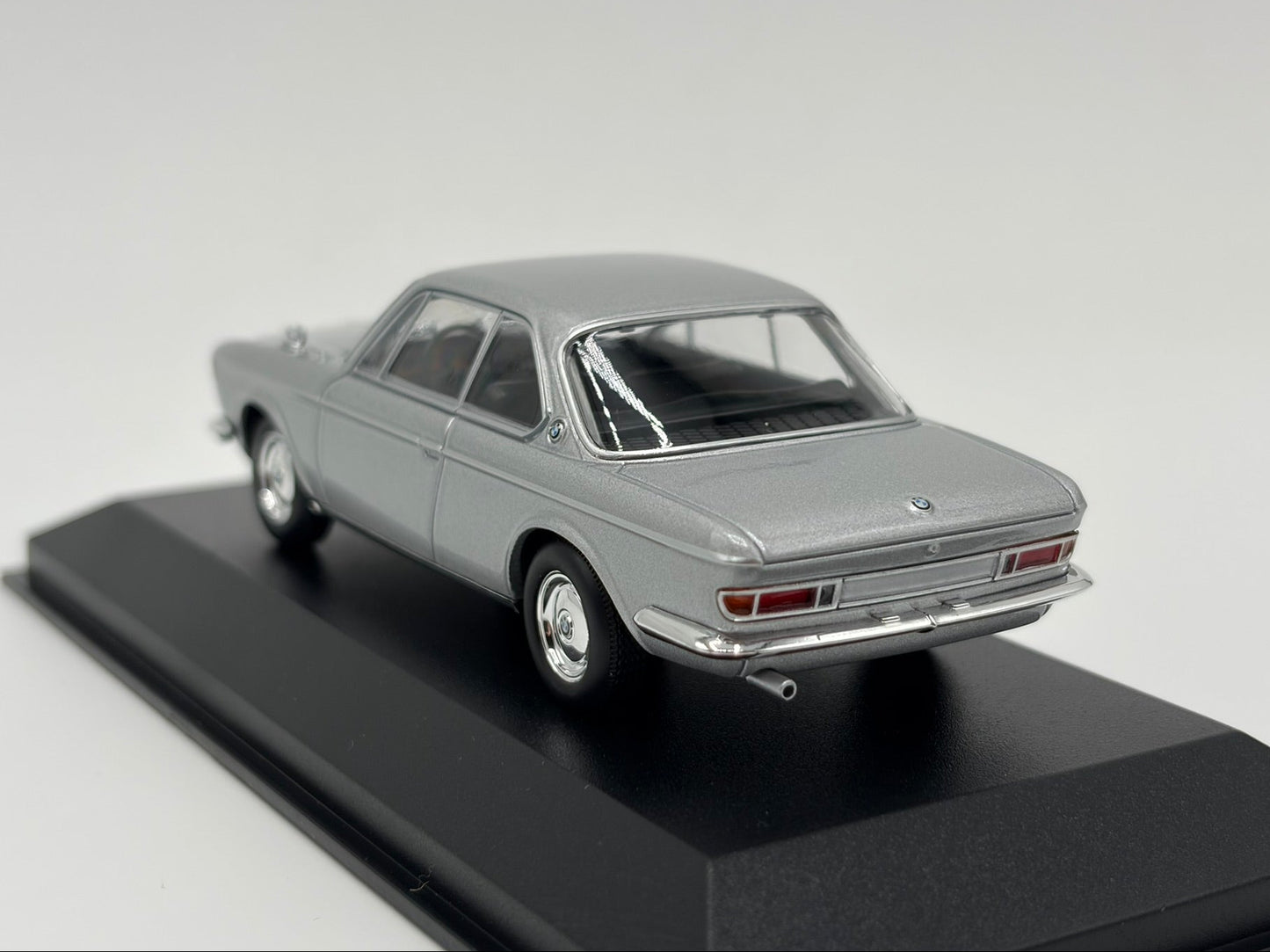 1/43 1967 BMW 2000 CS - Maxichamps | Model Car