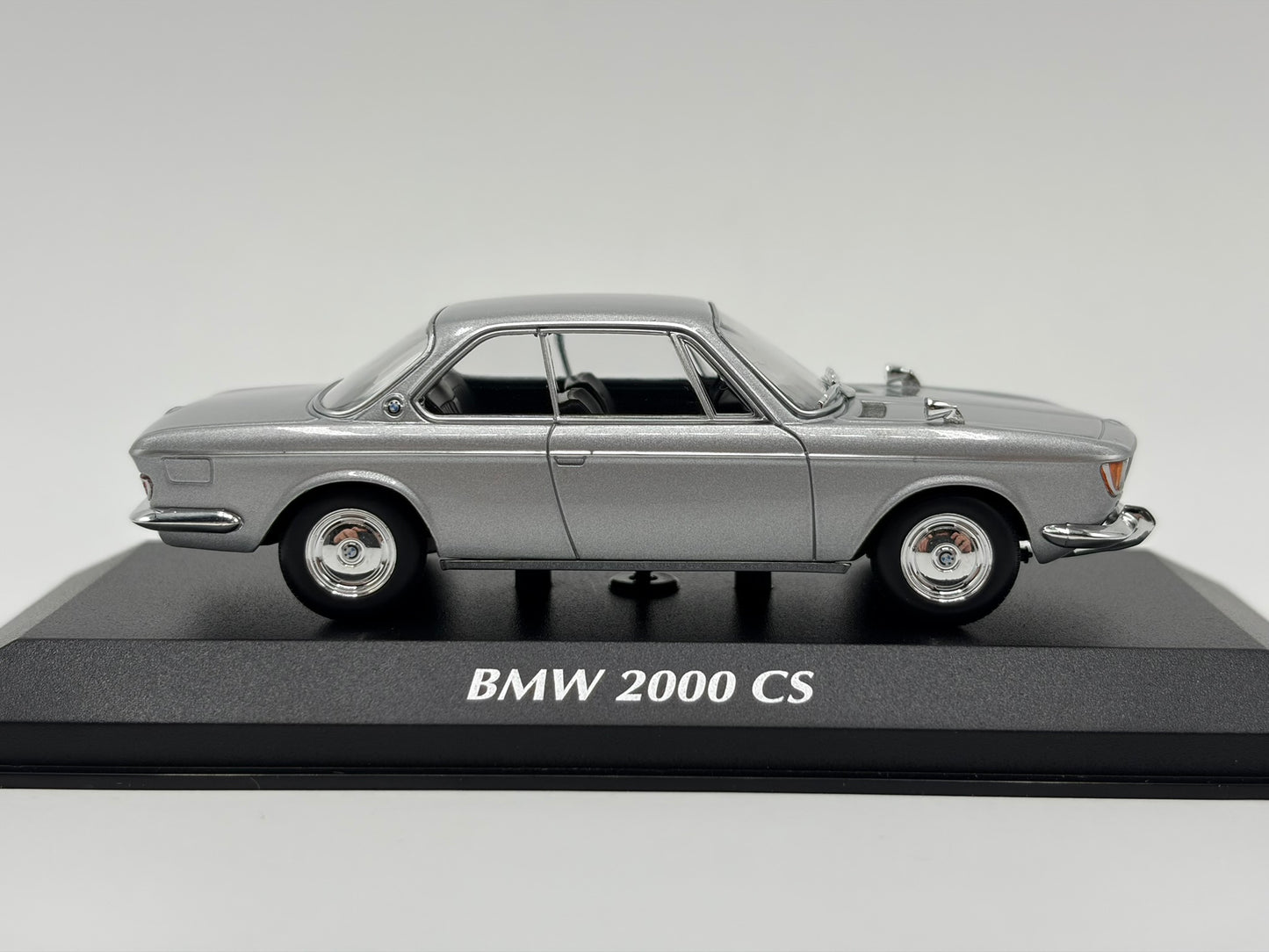 1/43 1967 BMW 2000 CS - Maxichamps | Model Car