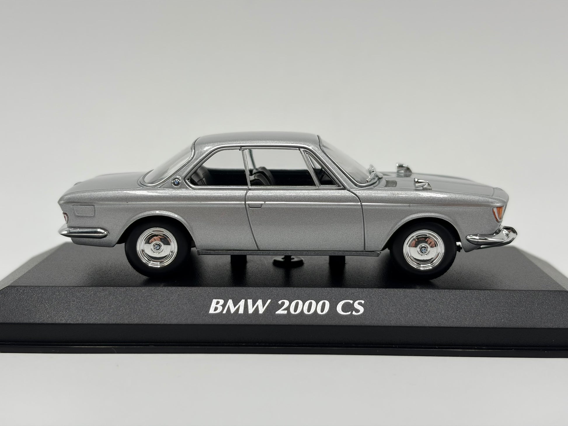 1/43 1967 BMW 2000 CS - Maxichamps | Model Car