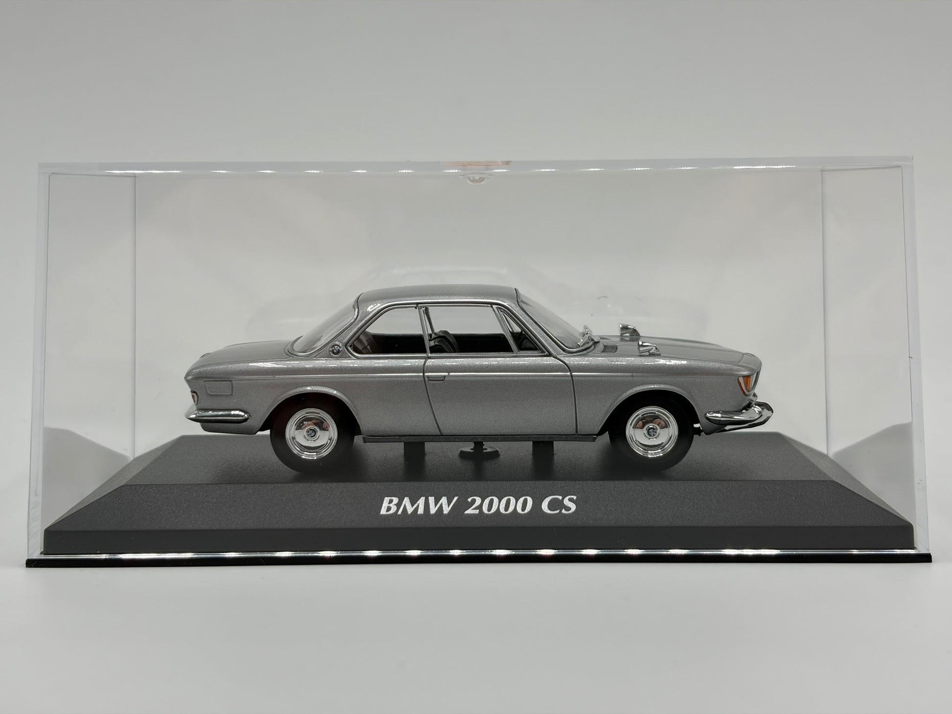 1/43 1967 BMW 2000 CS - Maxichamps | Model Car