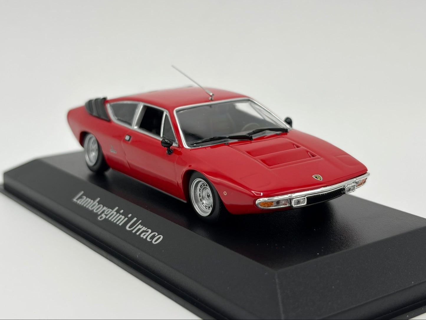 1/43 1974 Lamborghini Urraco - Maxichamps | Model Car