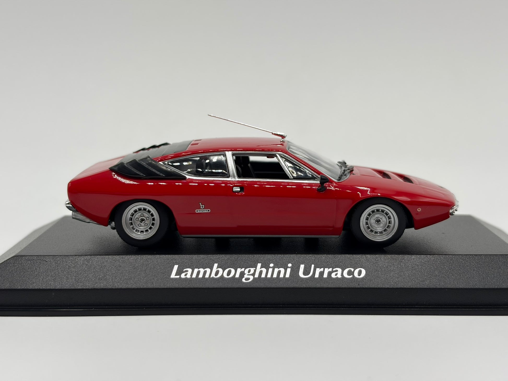 1/43 1974 Lamborghini Urraco - Maxichamps | Model Car