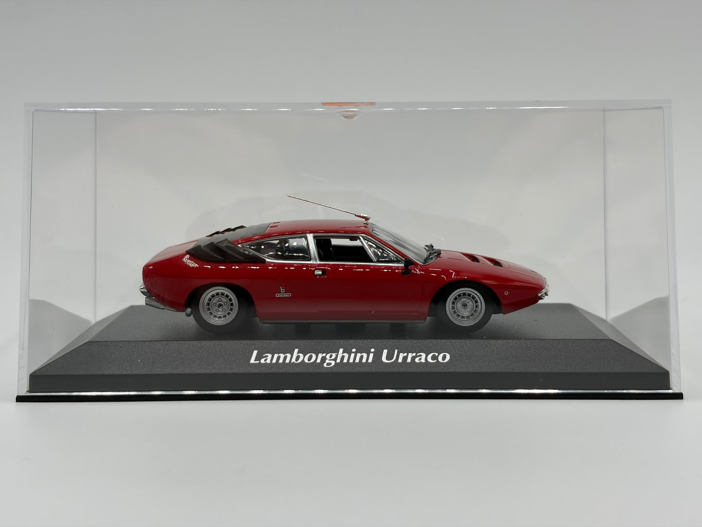 1/43 1974 Lamborghini Urraco - Maxichamps | Model Car