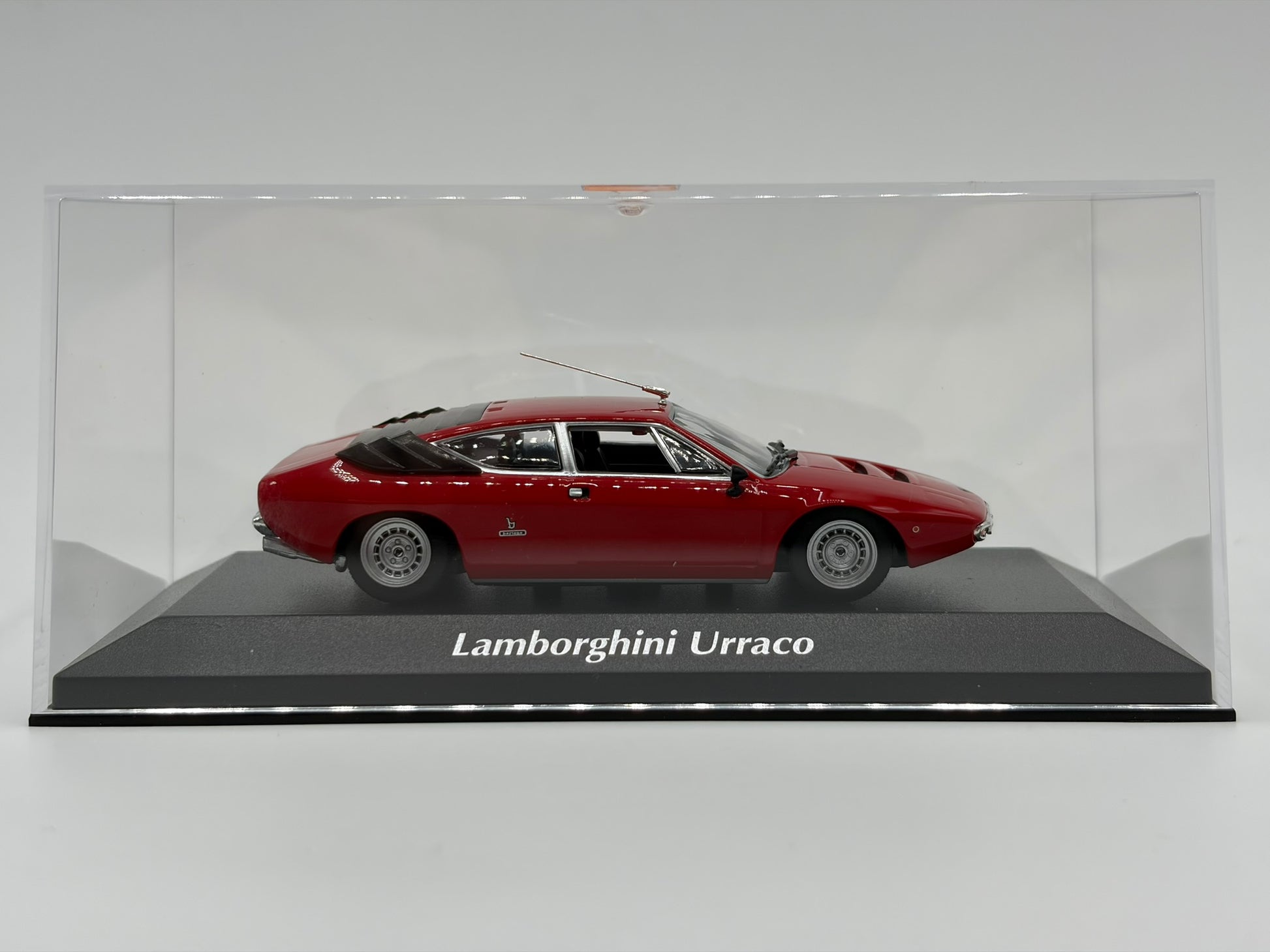 1/43 1974 Lamborghini Urraco - Maxichamps | Model Car