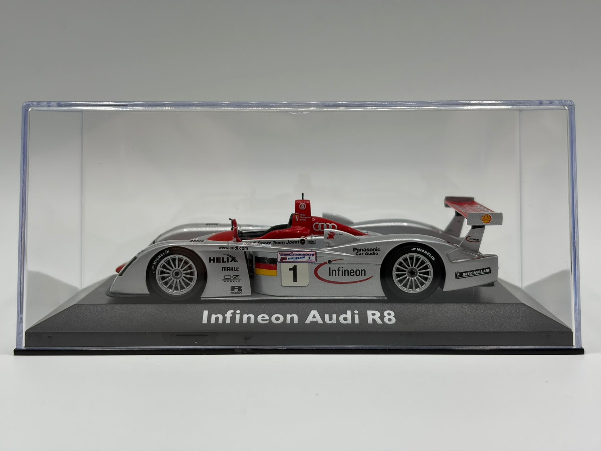 1/43 2001 Audi R8 - Biela / Kristensen / Pirro - Minichamps | Model Le Mans Car