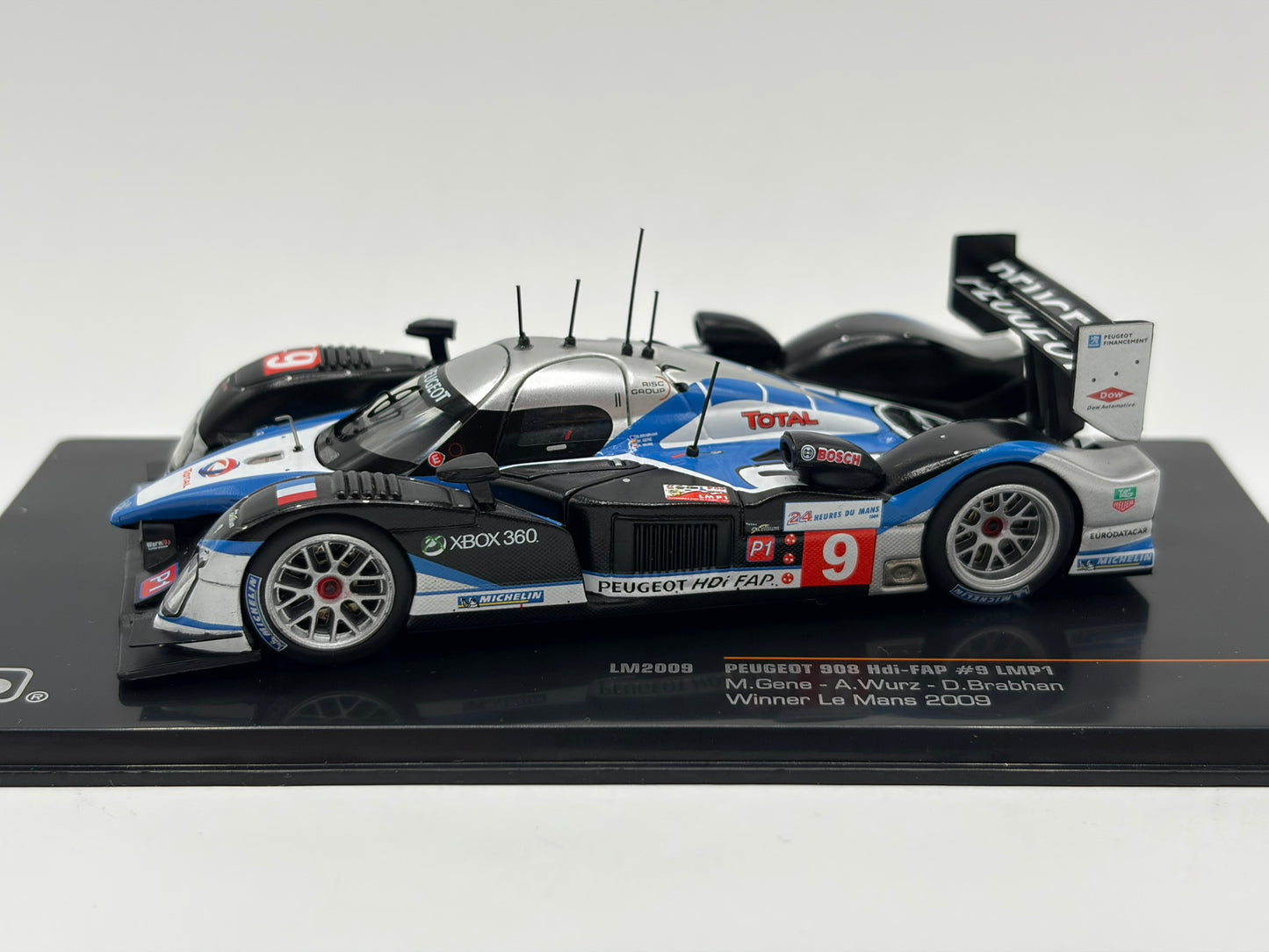 1/43 2009 Peugeot 908 HDI FAP - Brabham / Gene / Wurz - IXO | Model Le Mans Car