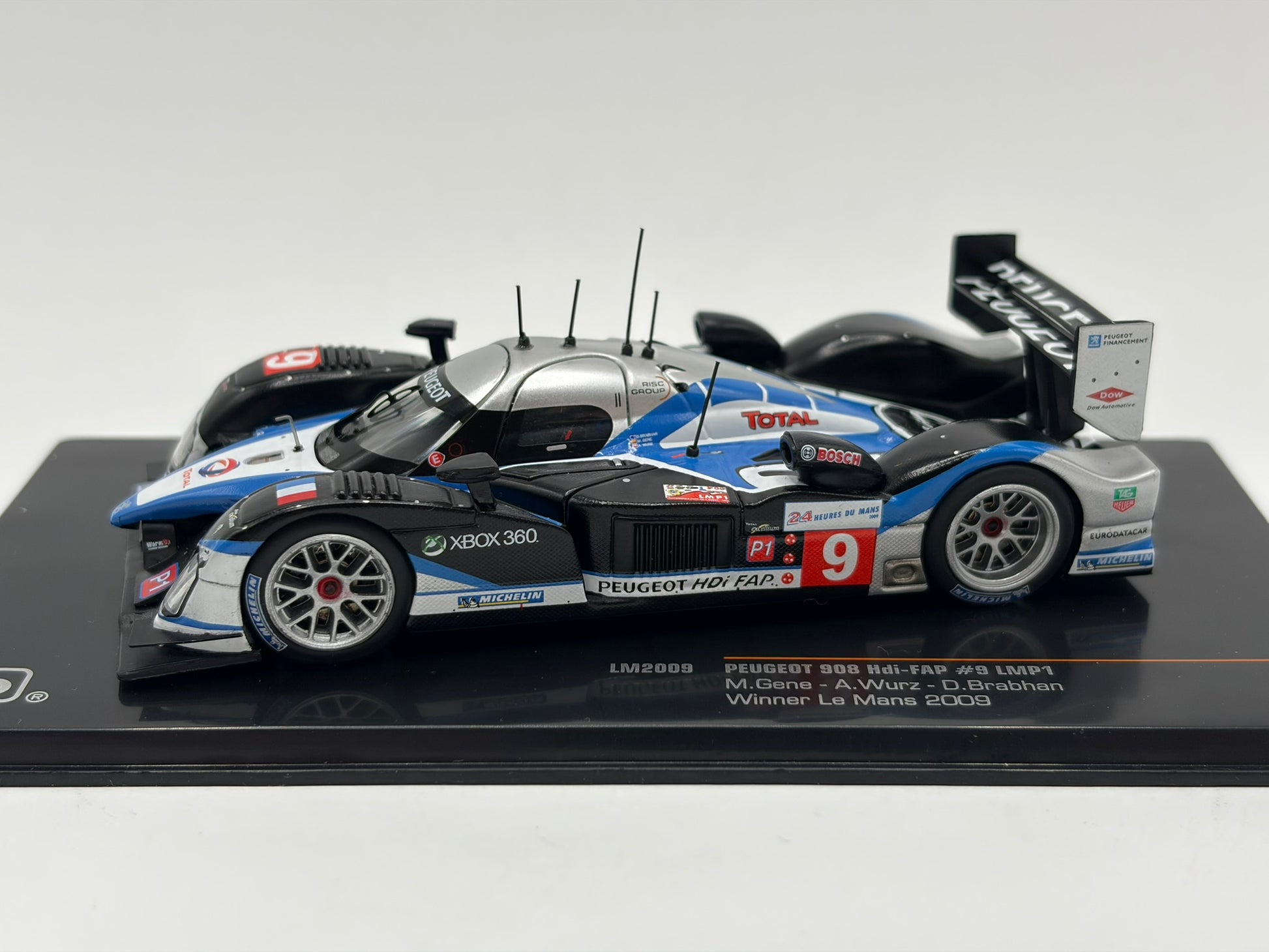 1/43 2009 Peugeot 908 HDI FAP - Brabham / Gene / Wurz - IXO | Model Le Mans Car