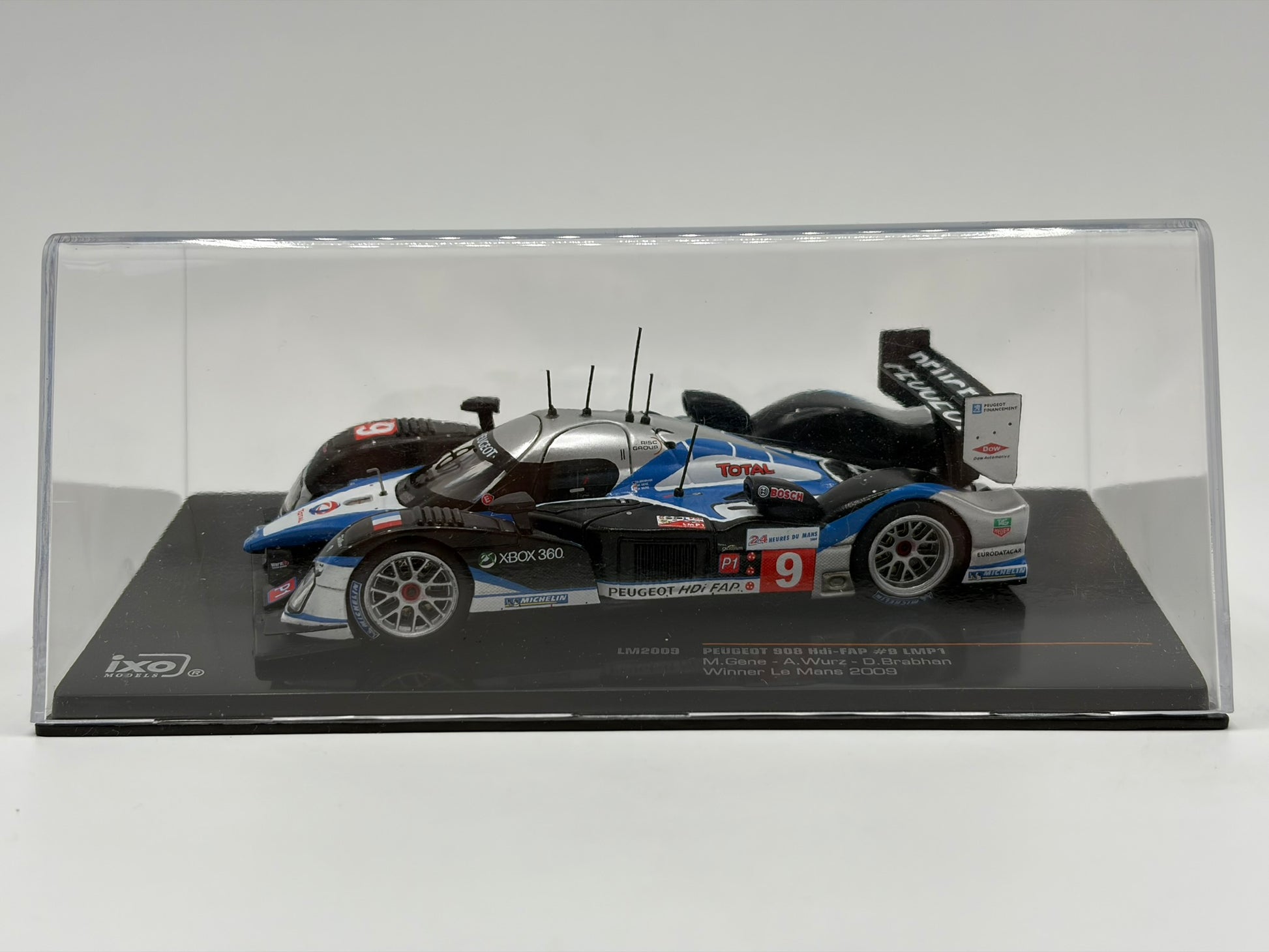 1/43 2009 Peugeot 908 HDI FAP - Brabham / Gene / Wurz - IXO | Model Le Mans Car