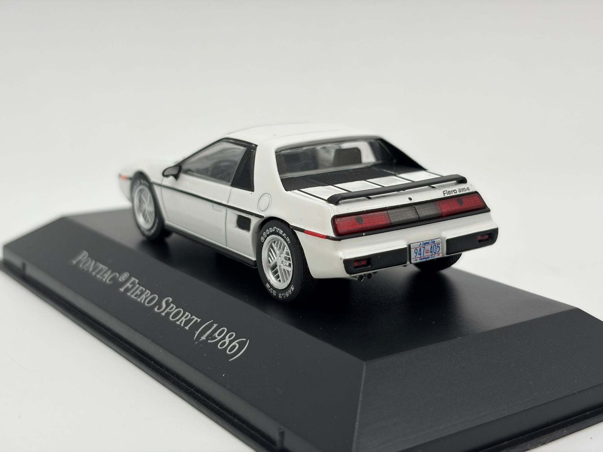 1/43 1986 Pontiac Fiero Sport Coupe | Model Car | American Car Collection