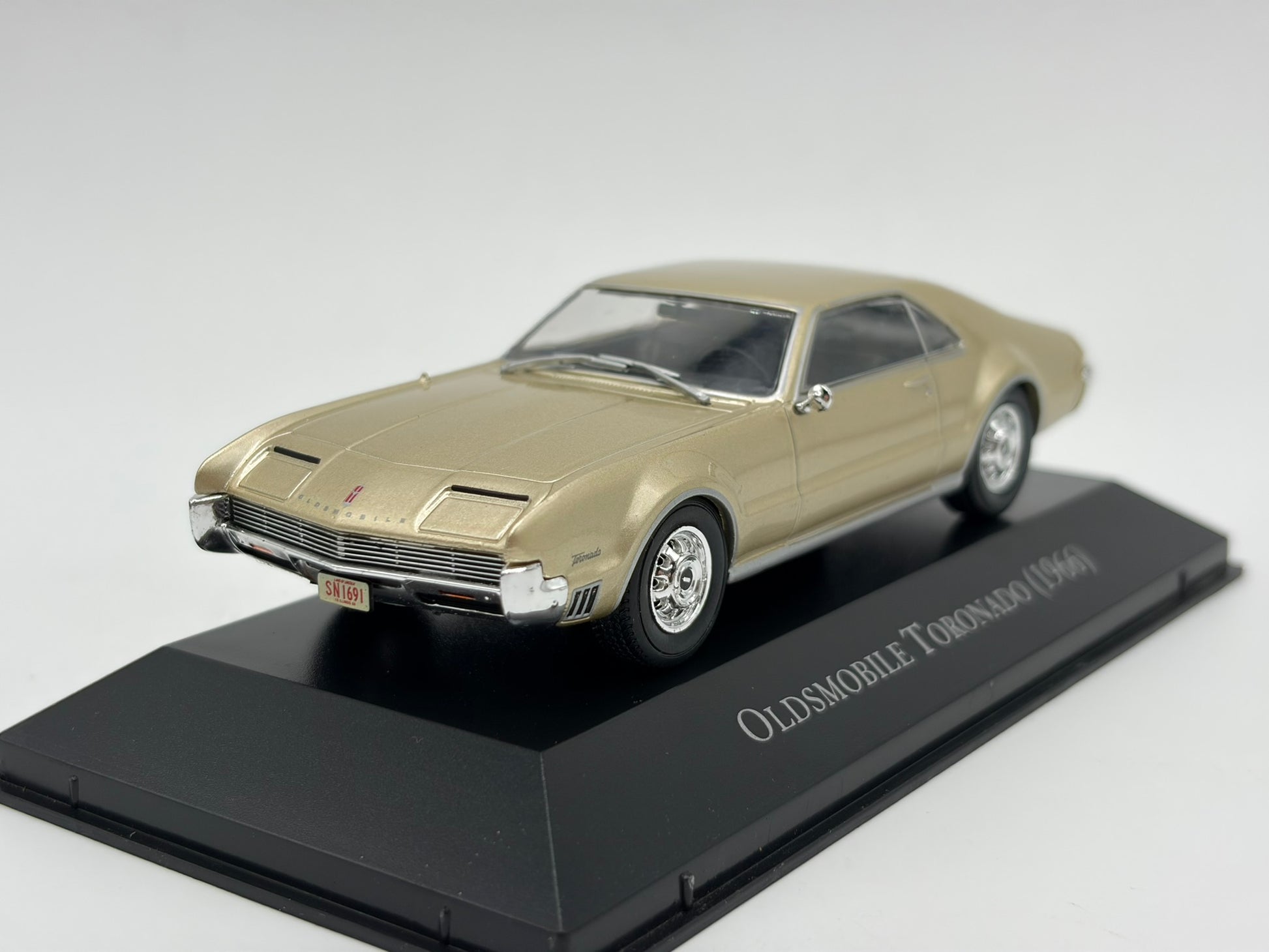 1/43 1966 Oldsmobile Toronado | Model Car | American Car Collection