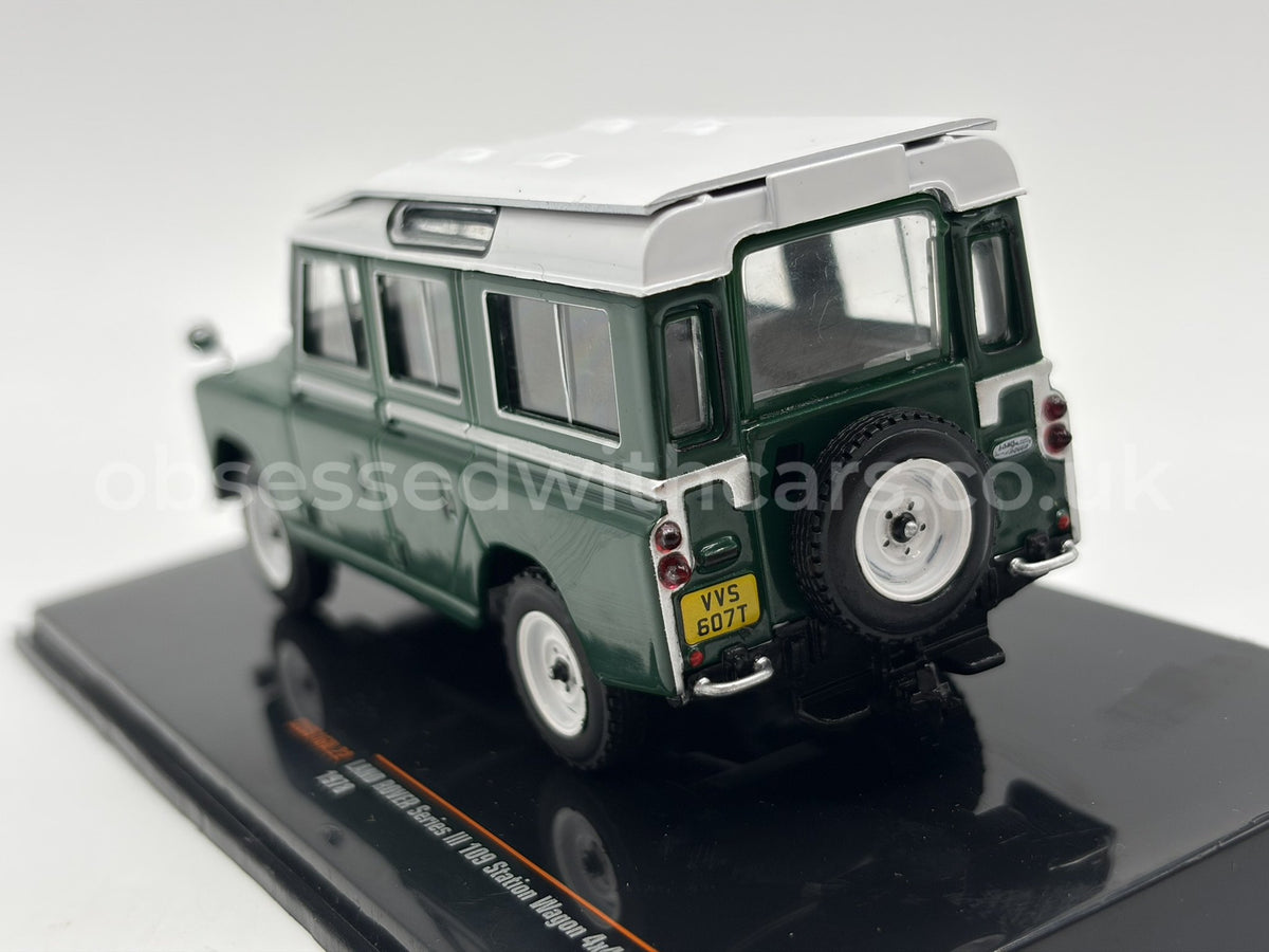 1/43 1978 Land Rover Series III 109 Station Wagon 4x4 - Green - IXO | Model Car