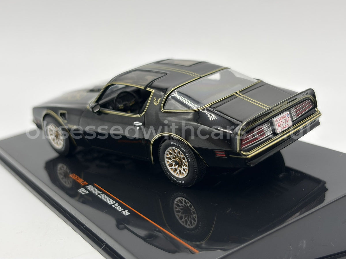 1/43 1977 Pontiac Firebird Trans Am - Black - IXO | Model Car