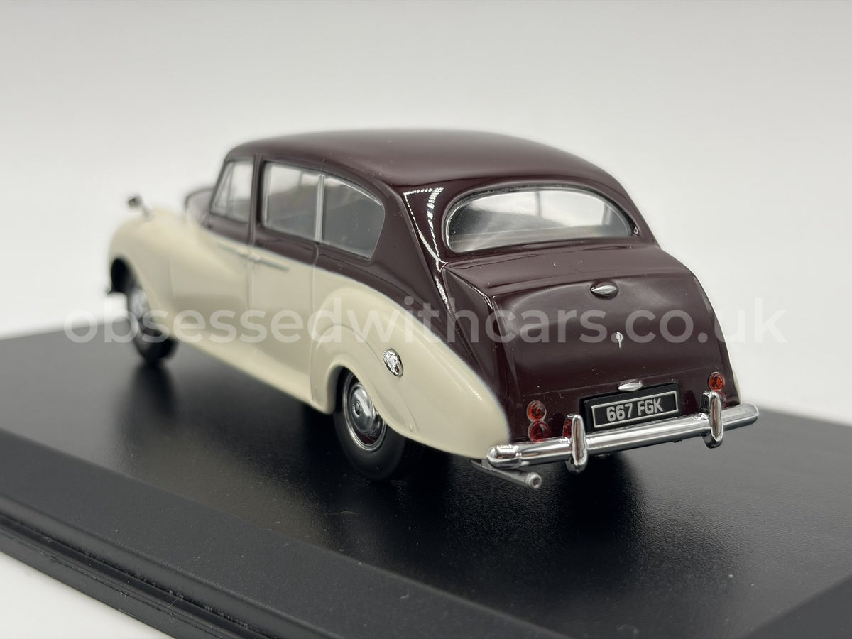 1/43 1950 Austin A135 Princess - Cream / Maroon | Model Road Car