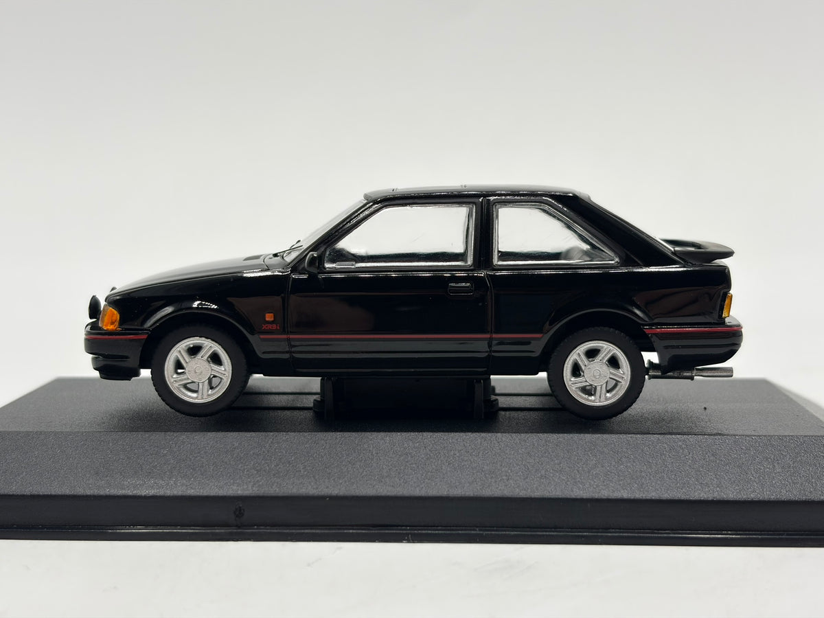1/43 1985 Ford Escort Mk4 XR3i - Black - Corgi Vanguards | Model Car