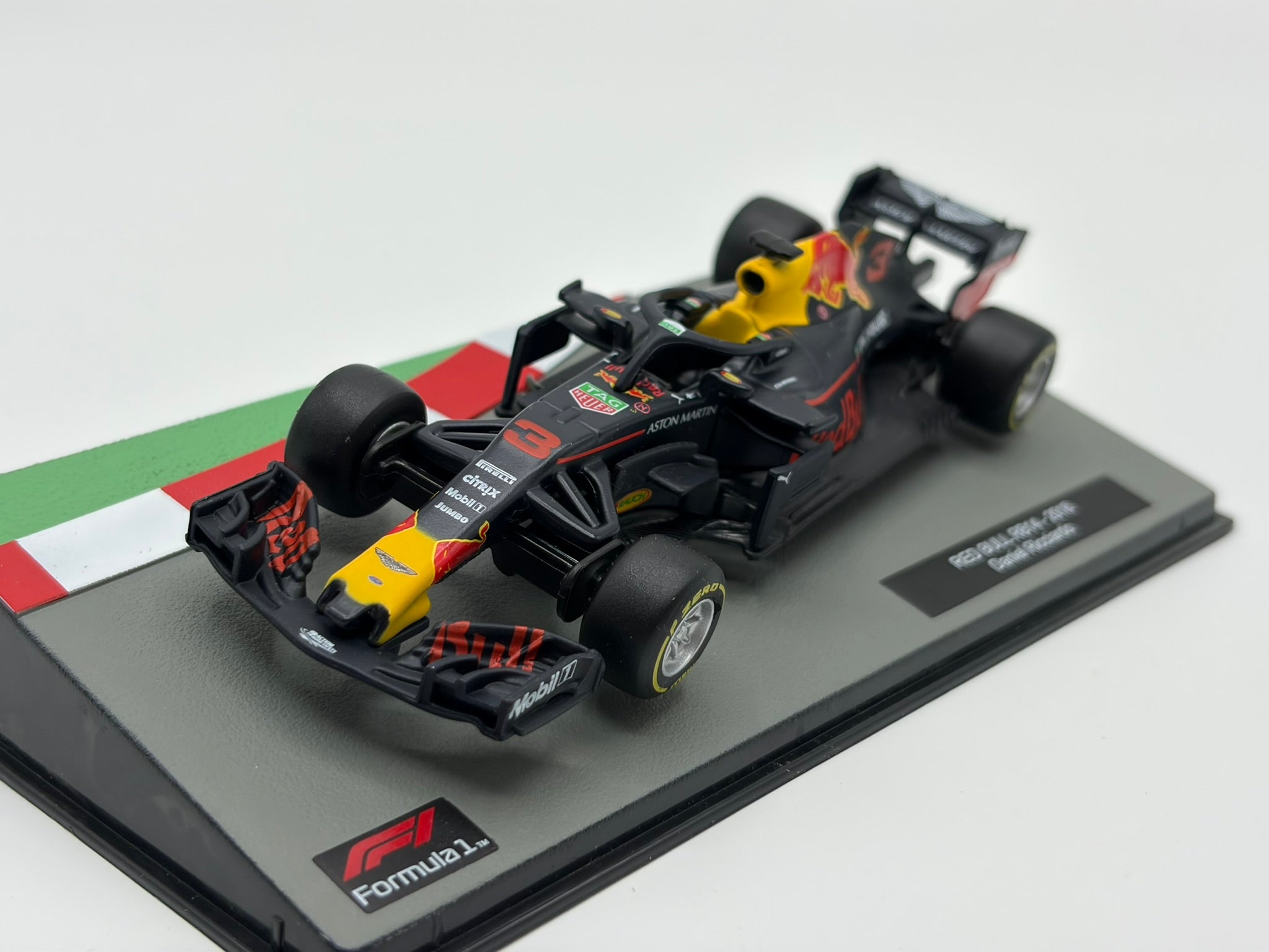 MINICHAMPS 1/43 レッドブル RB14 D. Ricciardo F1 MINICHAMPS BACKGROUND] /2018 / DANIEL RICCIARDO [RED BULL RB14
