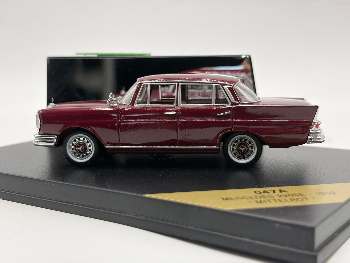1/43 1959 Mercedes-Benz 220 SE - Mittelrot - Vitesse | Model Car