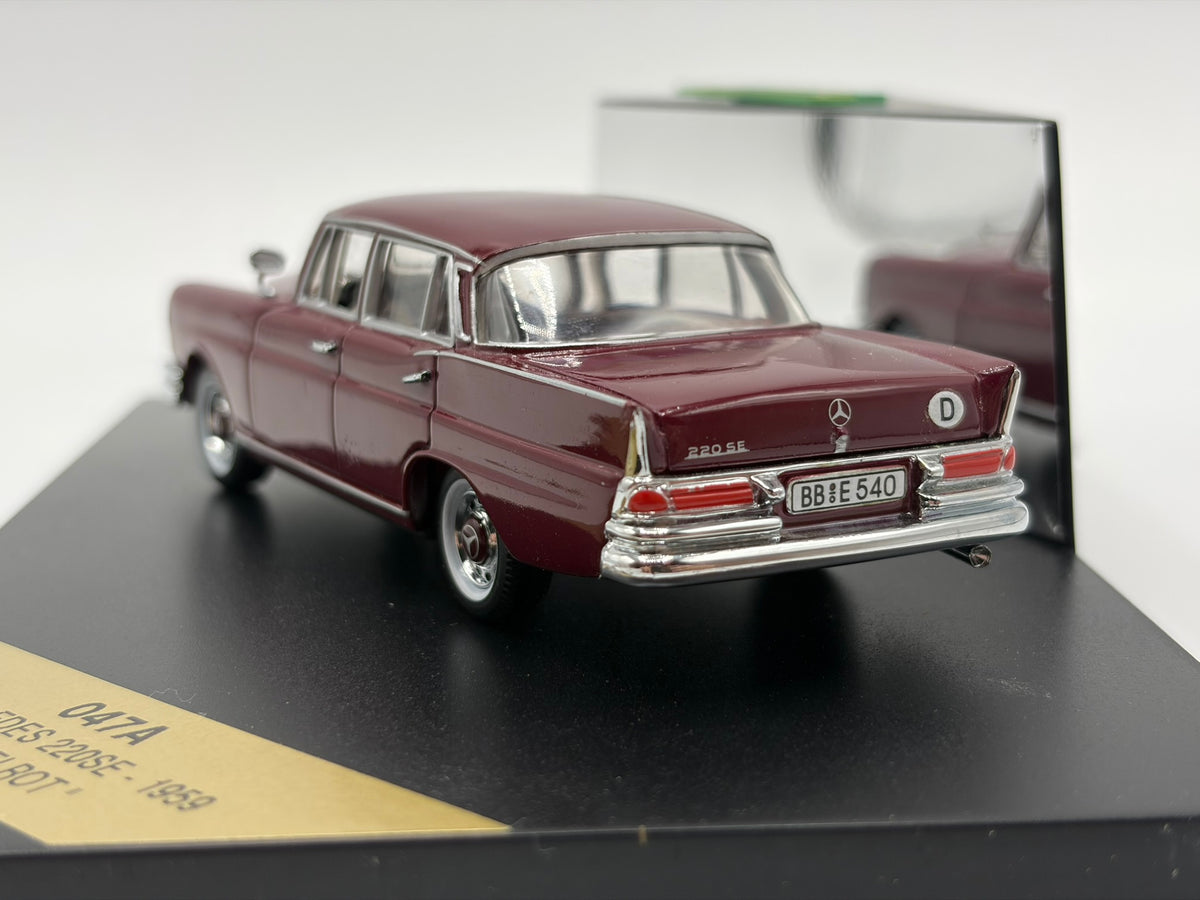 1/43 1959 Mercedes-Benz 220 SE - Mittelrot - Vitesse | Model Car