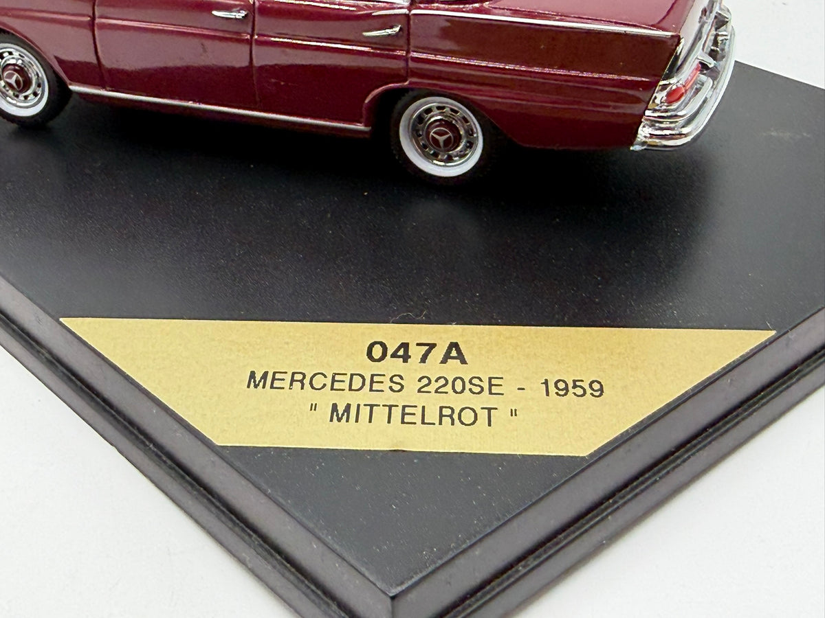 1/43 1959 Mercedes-Benz 220 SE - Mittelrot - Vitesse | Model Car