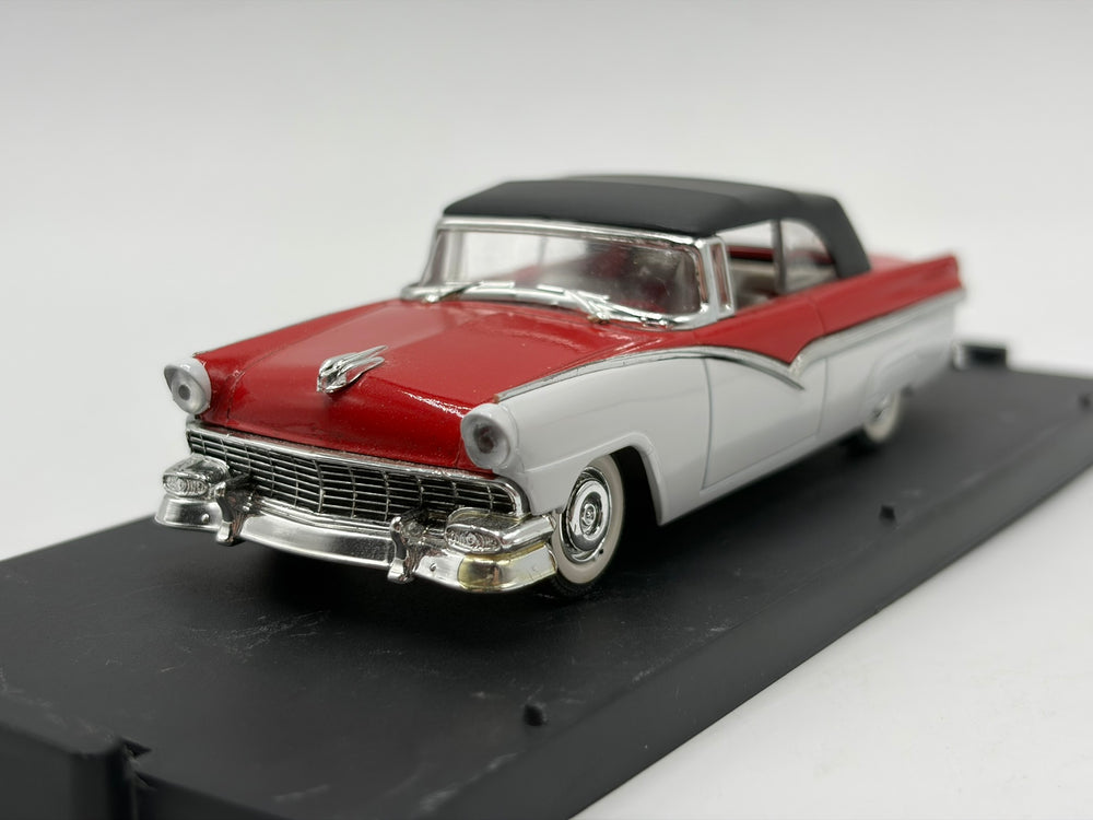1/43 1956 Ford Fairlane Closed Convertible - Vitesse | Model Car