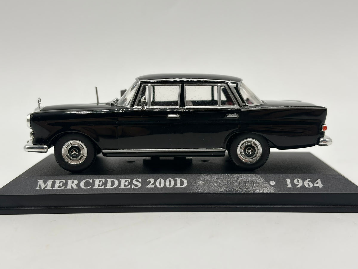 1/43 1964 Mercedes-Benz 200D Cairo Taxi | Model Car