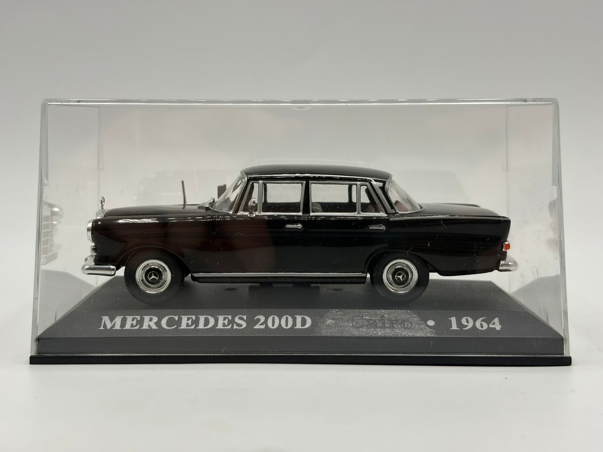 1/43 1964 Mercedes-Benz 200D Cairo Taxi | Model Car