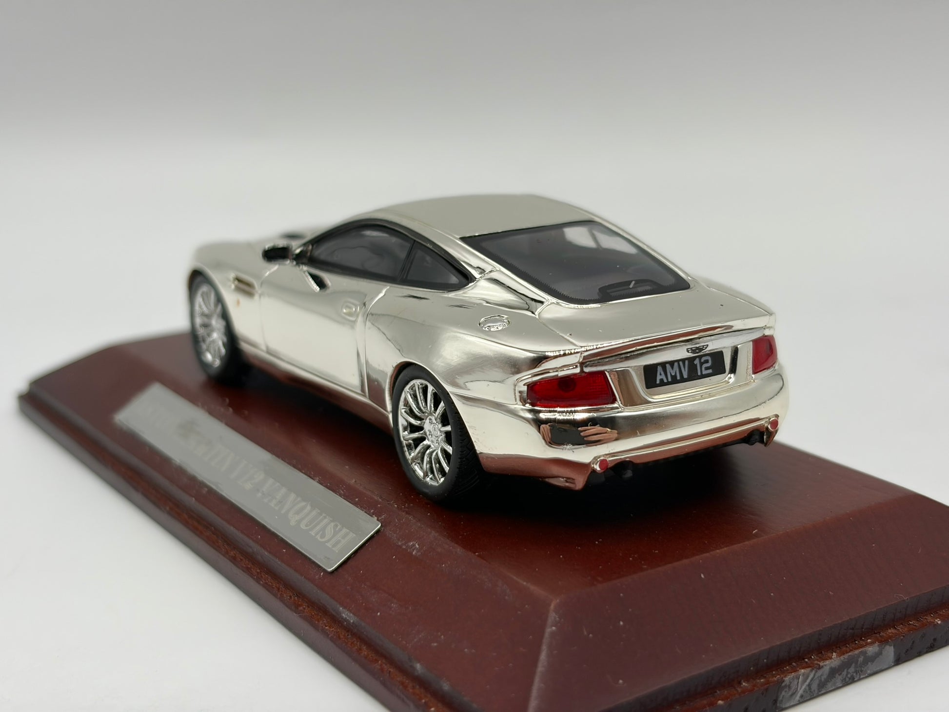 1/43 2001 Aston Martin V12 Vanquish (Chrome) | Model Car