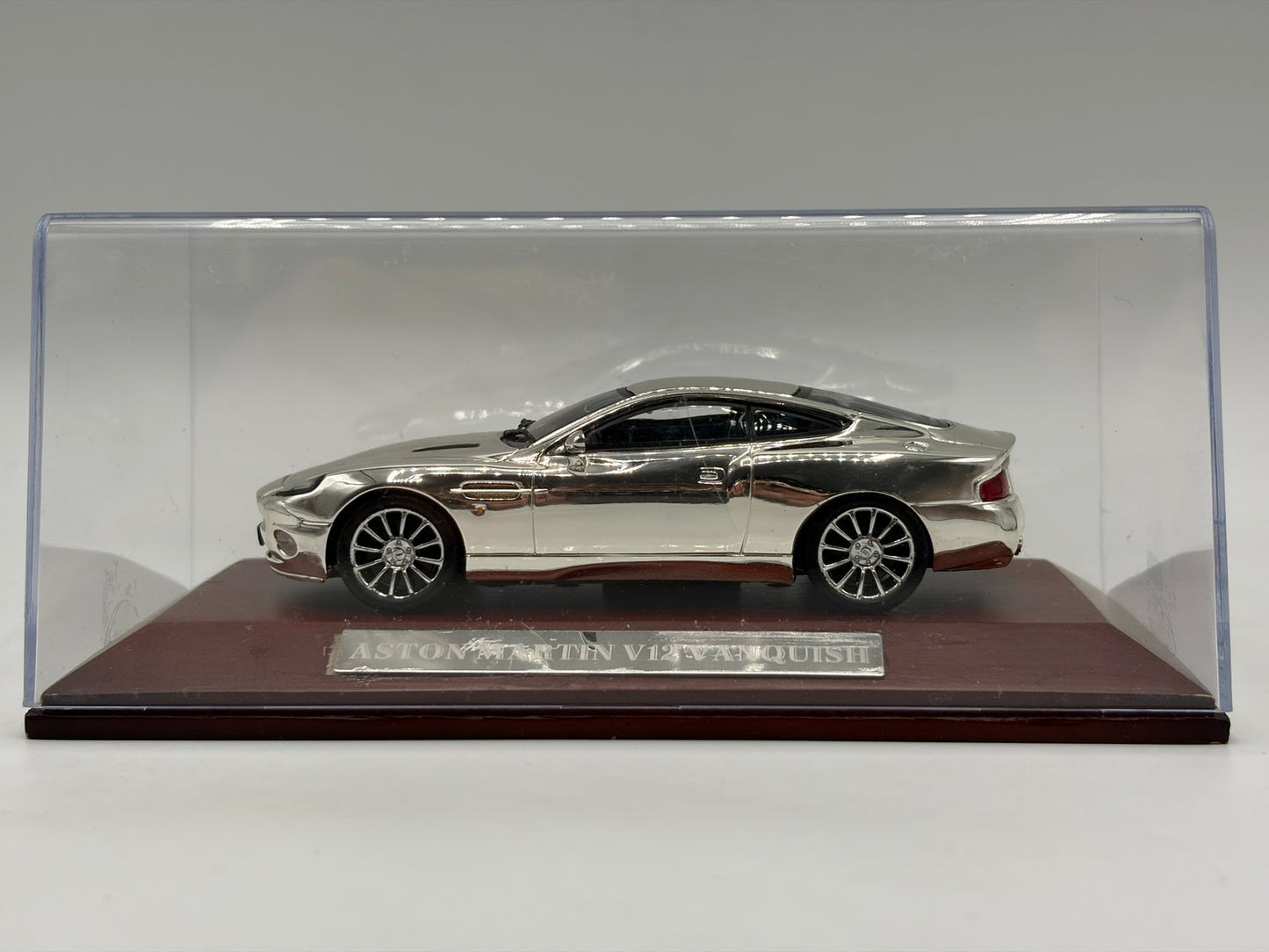 1/43 2001 Aston Martin V12 Vanquish (Chrome) | Model Car