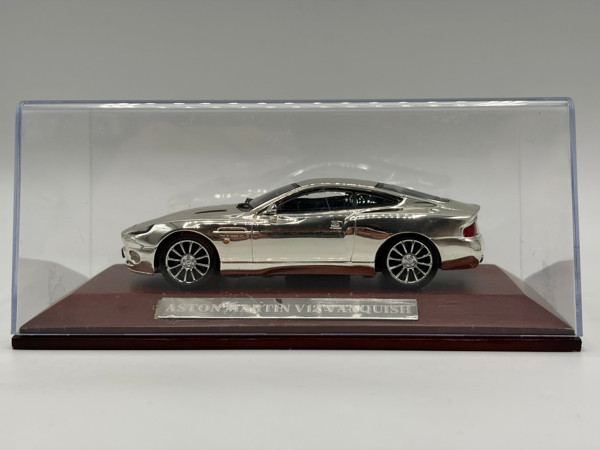 1/43 2001 Aston Martin V12 Vanquish (Chrome) | Model Car