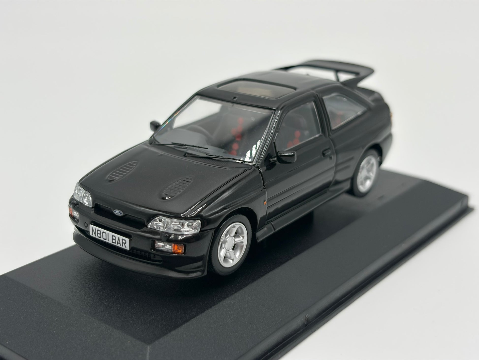 1/43 1995 Ford Escort RS Cosworth - Corgi Vanguards | Model Car