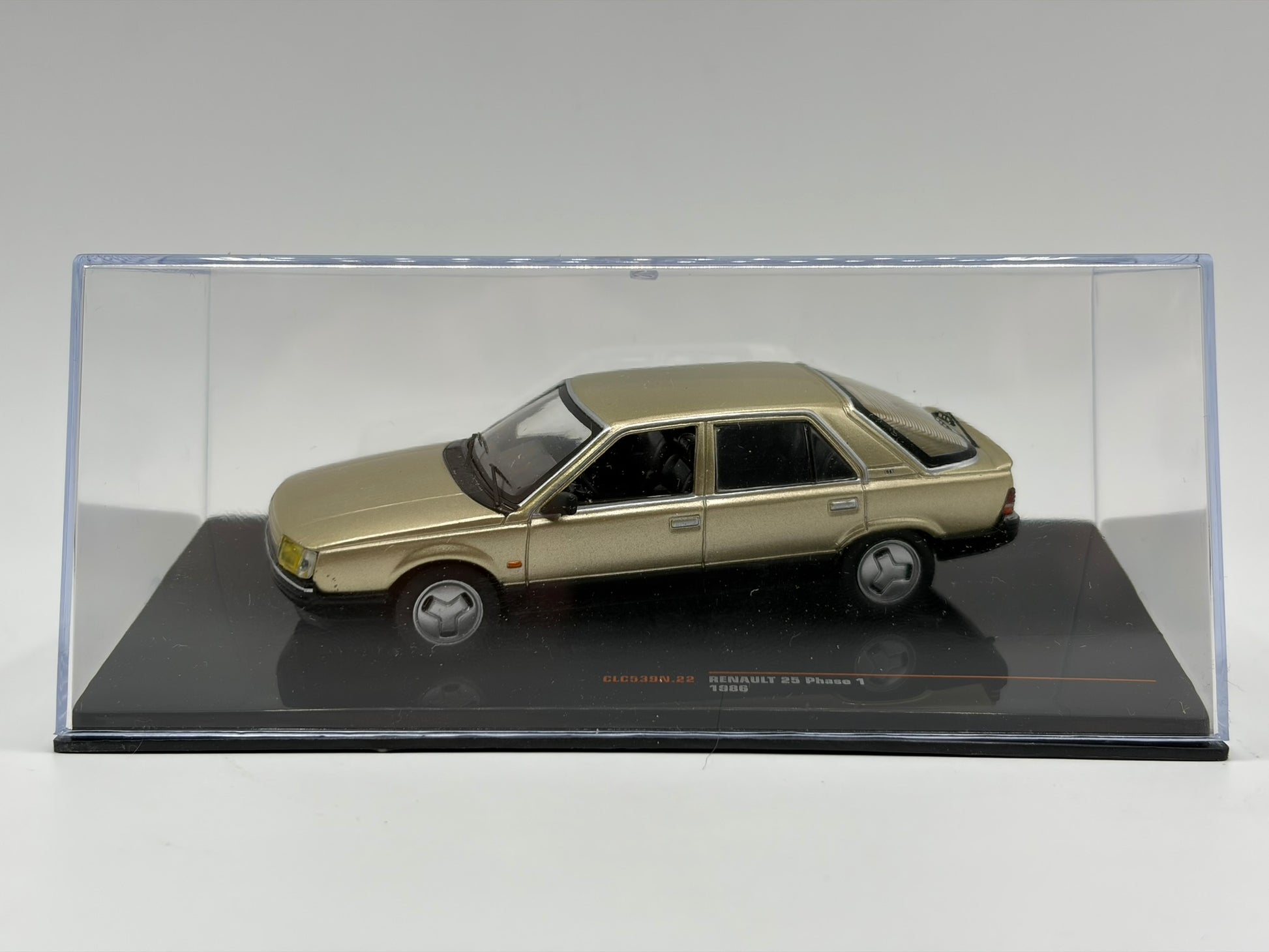 1/43 1986 Renault 25 Phase 1 - IXO | Model Car