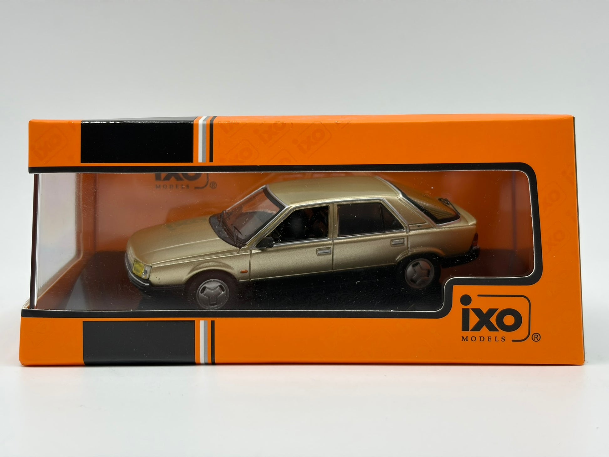 1/43 1986 Renault 25 Phase 1 - IXO | Model Car