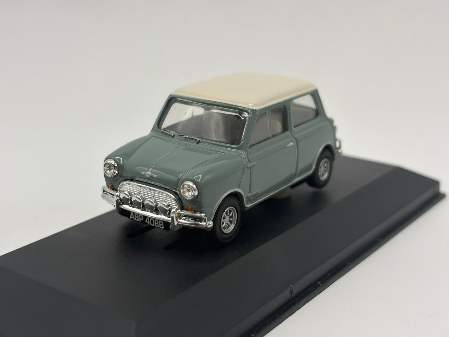 1/43 1961 Austin Mini Cooper - Corgi Vanguards | Model Car