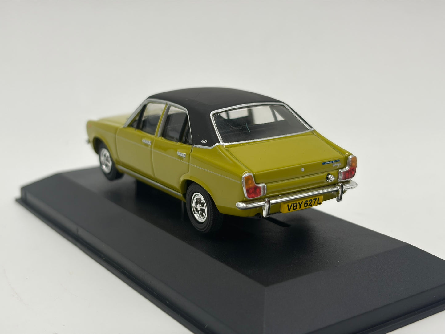 1/43 1972 Hillman Avenger - Bitter Green | Corgi Vanguards | Model Car