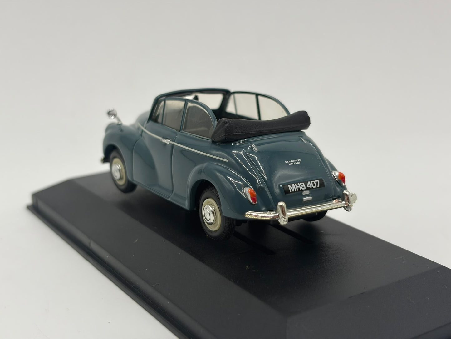 1/43 1957 Morris Minor Convertible - Corgi Vanguards | Model Car