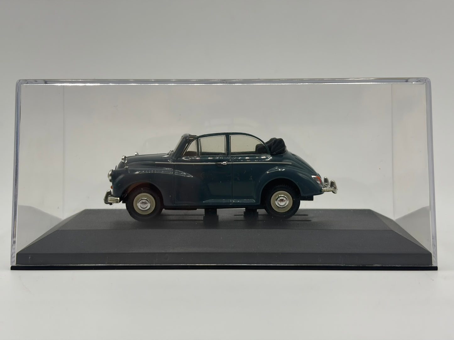 1/43 1957 Morris Minor Convertible - Corgi Vanguards | Model Car
