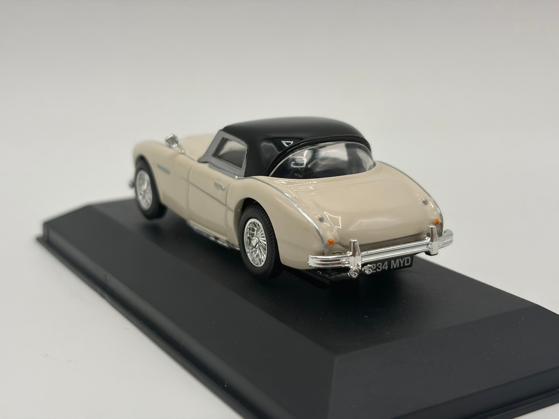 1/43 1957 Austin Healey 100-Six - Corgi Vanguards | Model Car