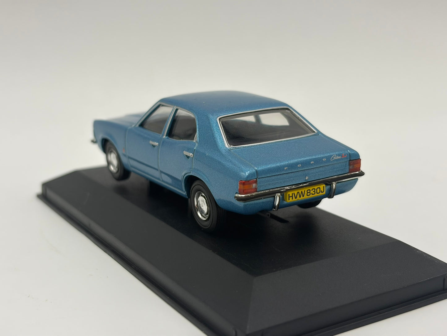 1/43 1970 Ford Cortina Mk3 - Sapphire Blue | Corgi Vanguards | Model Car