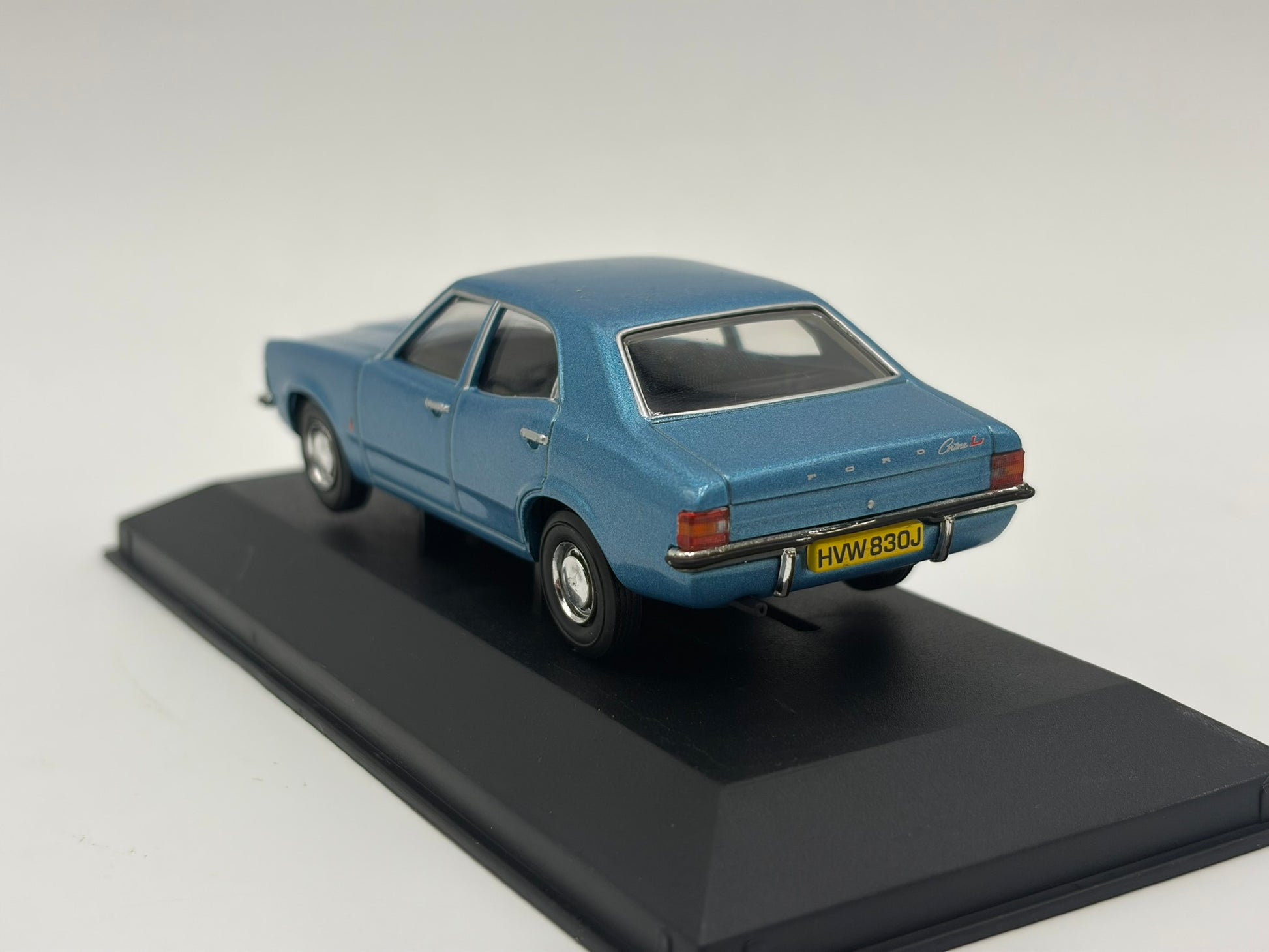 1/43 1970 Ford Cortina Mk3 - Sapphire Blue | Corgi Vanguards | Model Car