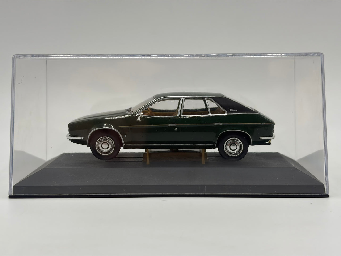 1/43 1976 BMC Princess 1800 HL - Corgi Vanguards | Model Car