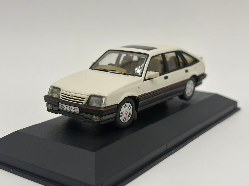 1/43 1987 Vauxhall Cavalier SRi Mk2 - Polar White | Corgi Vanguards | Model Car