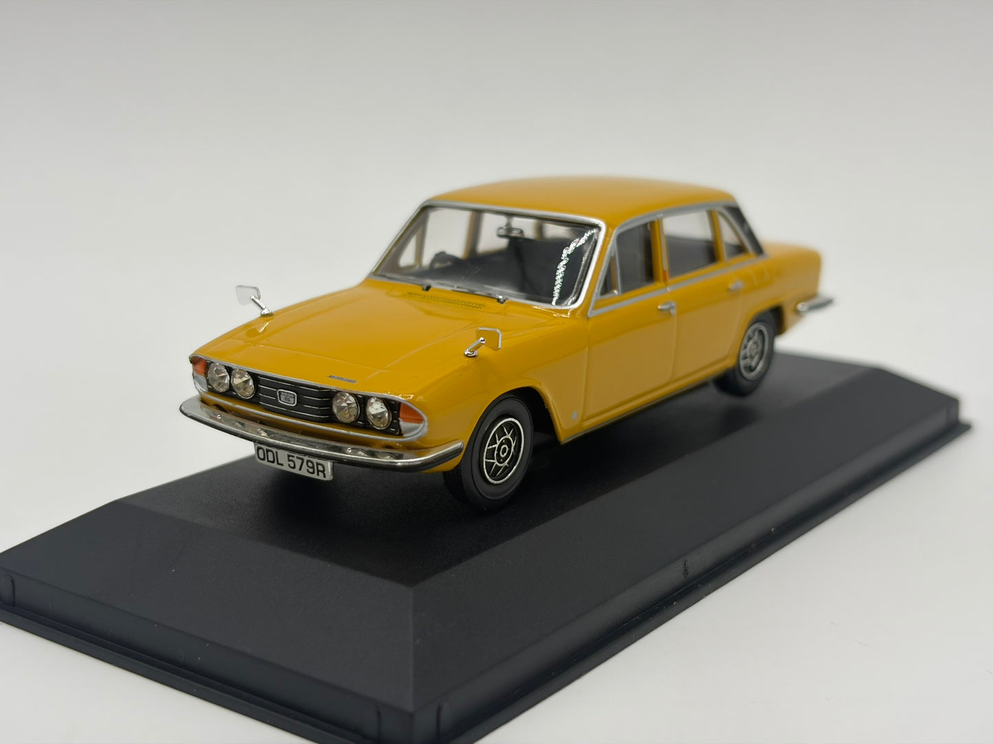 1/43 1975 Triumph 2500S - Inca Yellow | Corgi Vanguards | Model Car