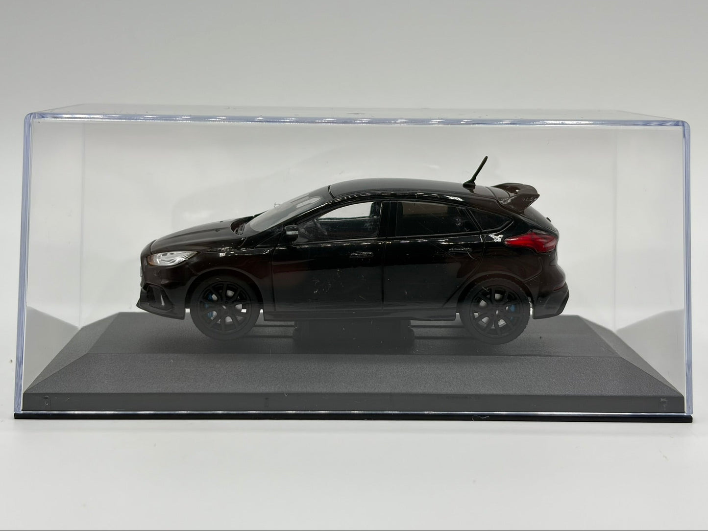 1/43 2017 Ford Focus RS - Corgi Vanguards | Model Car