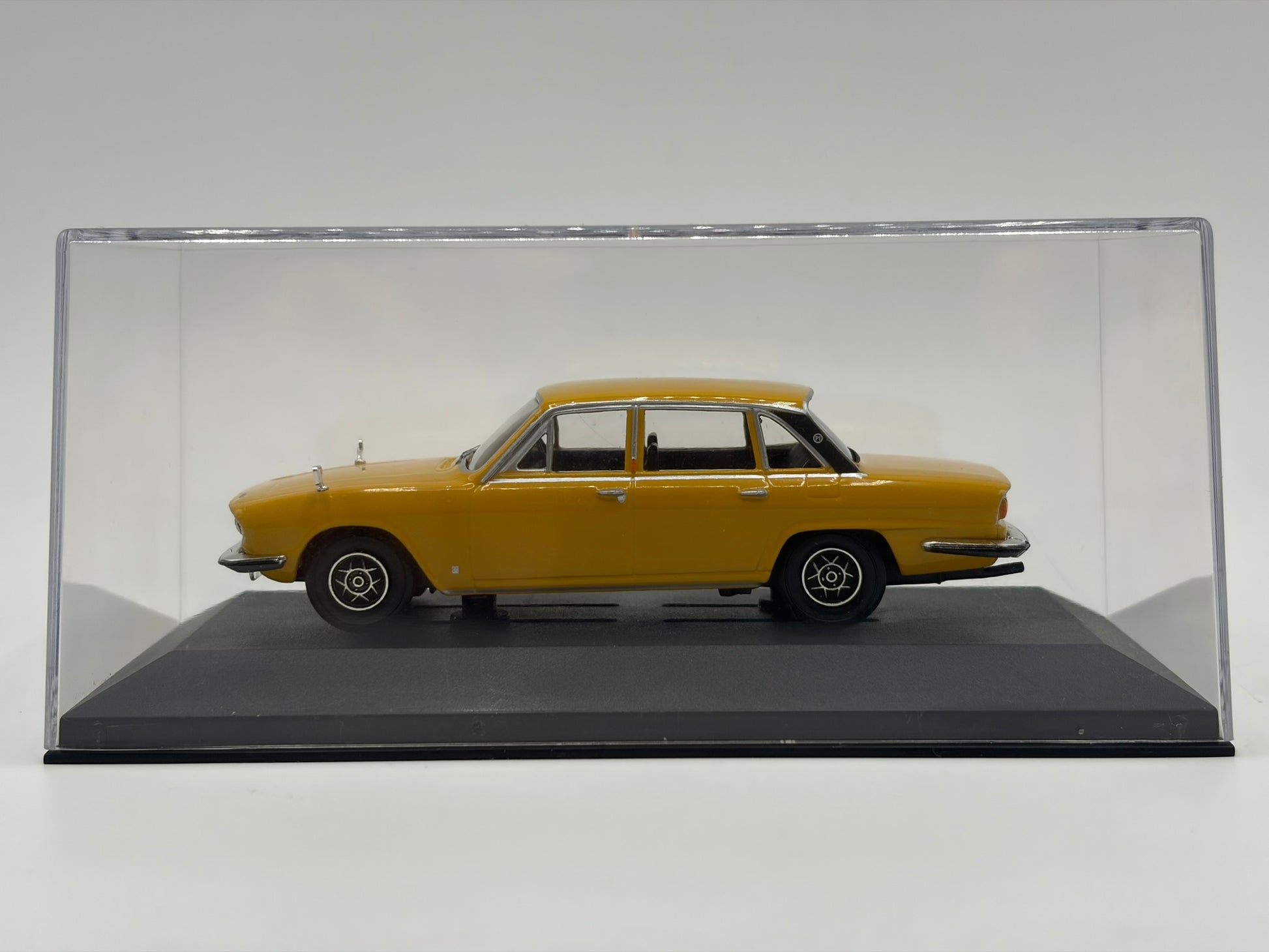 1/43 1975 Triumph 2500S - Inca Yellow | Corgi Vanguards | Model Car