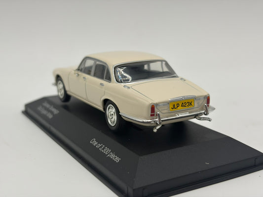 1/43 1971 Daimler Sovereign - Old English White | Corgi Vanguards | Model Car