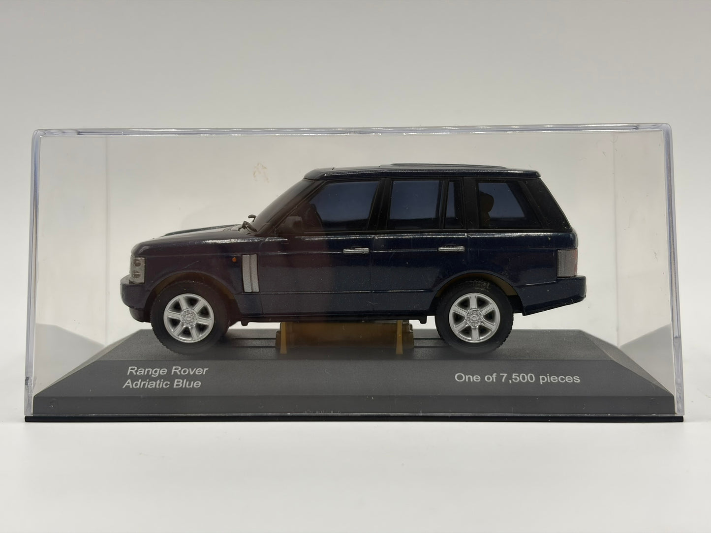 1/43 2002 Range Rover Vogue - Adriatic Blue | Corgi Vanguards | Model Car