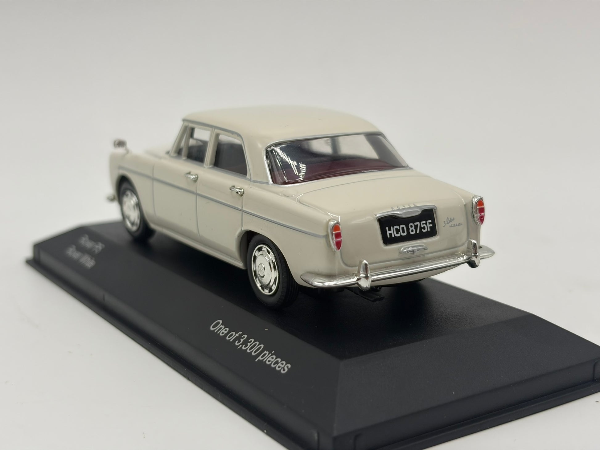 1/43 1967 Rover P5 - Rover White | Corgi Vanguards | Model Car