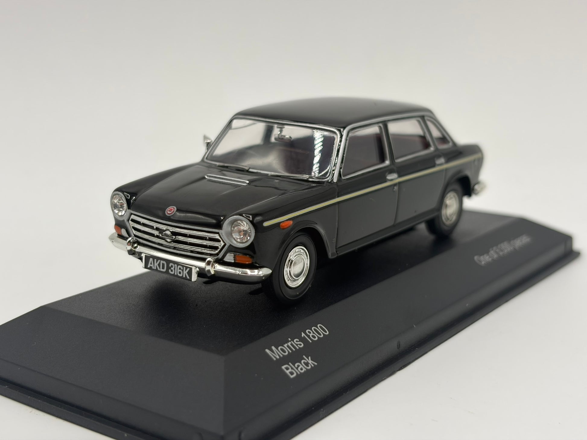 1/43 1971 Morris 1800 - Black | Corgi Vanguards | Model Car