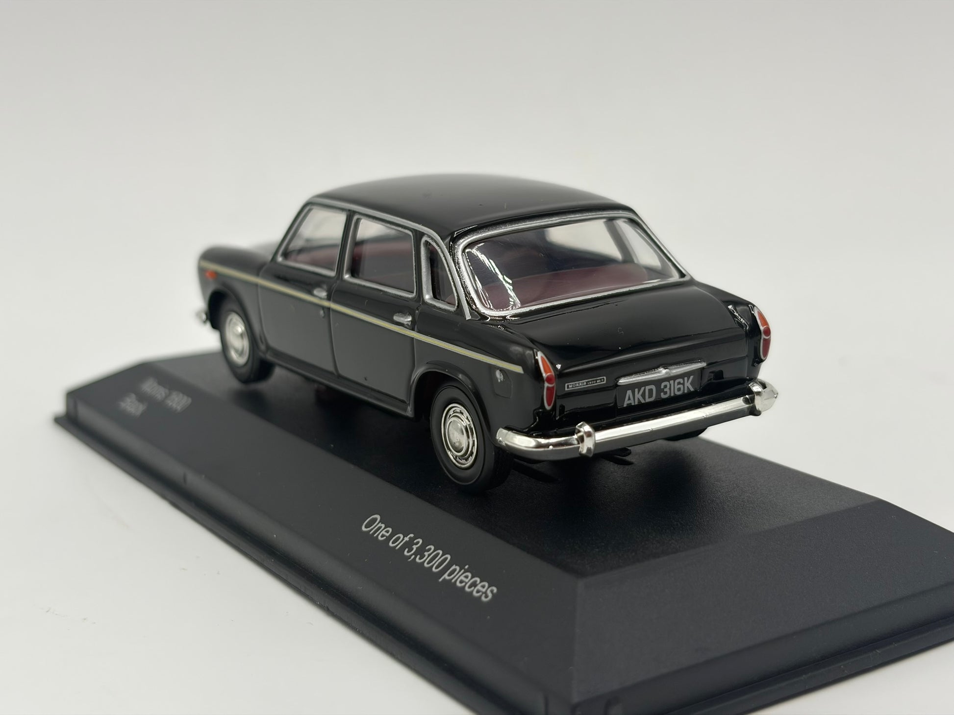 1/43 1971 Morris 1800 - Black | Corgi Vanguards | Model Car