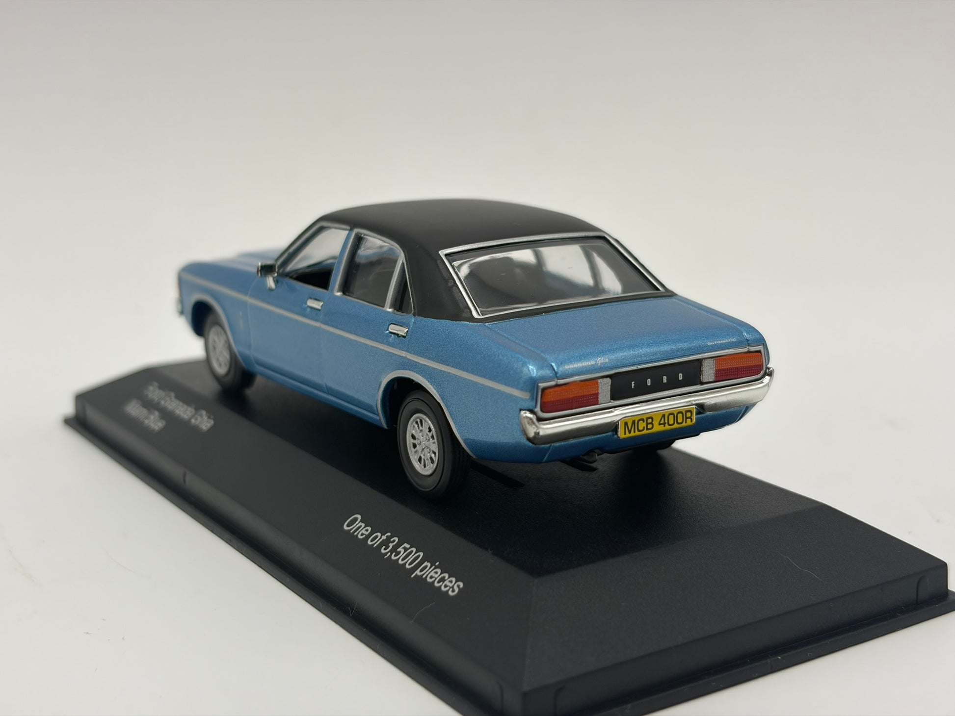 1/43 1974 Ford Granada Ghia - Miami Blue | Corgi Vanguards | Model Car